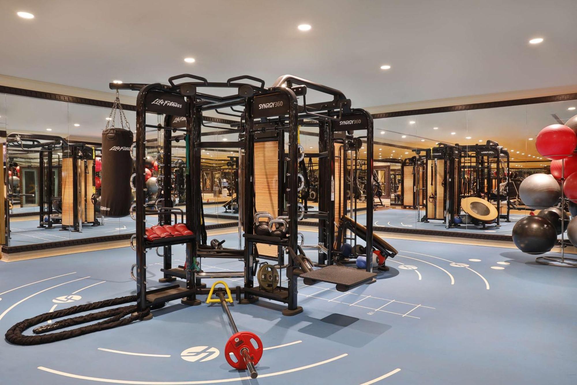Jeddah Hilton Hotel Exterior photo The gym at the hotel