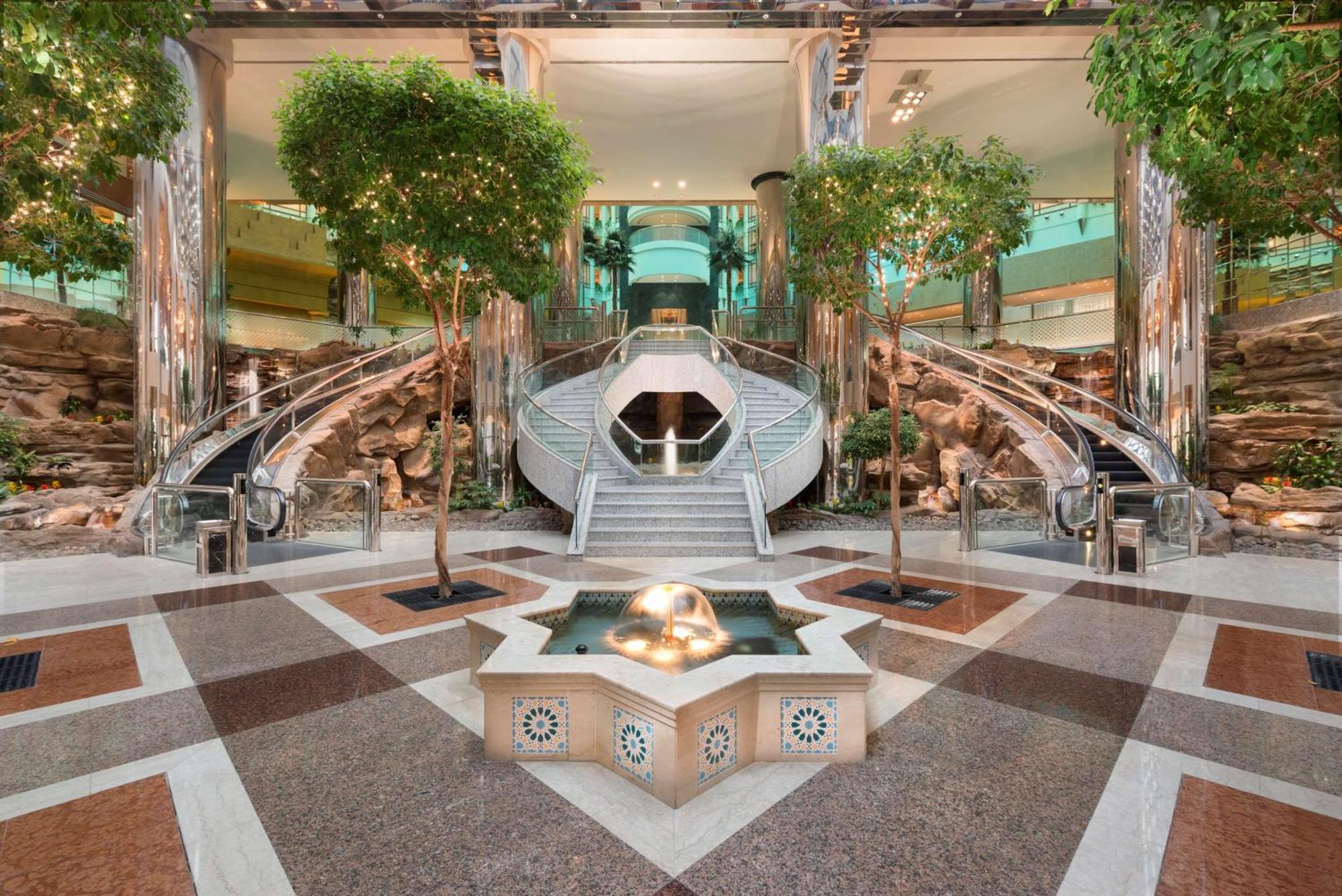 Jeddah Hilton Hotel Exterior photo The lobby of the hotel